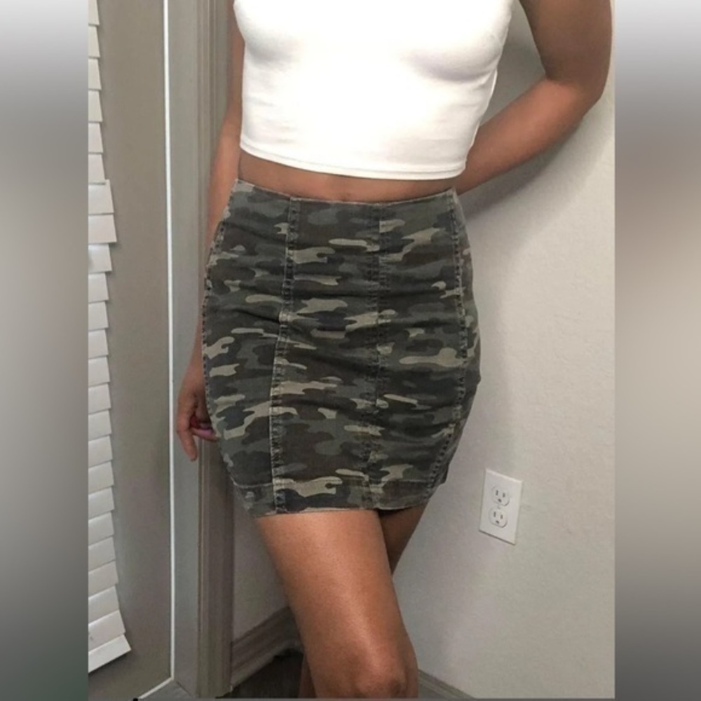 Free People Women's Mini Skirt Camouflage Green Black Sz 2